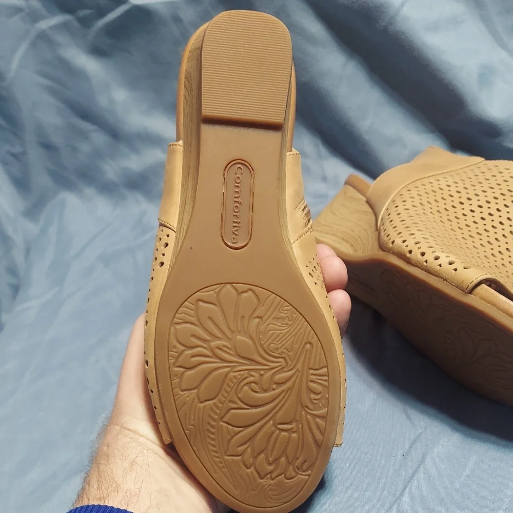 Comfortiva Skylynne Tan Leather Perforated Wedge Sandals Peep Toe Slingback Sz 9